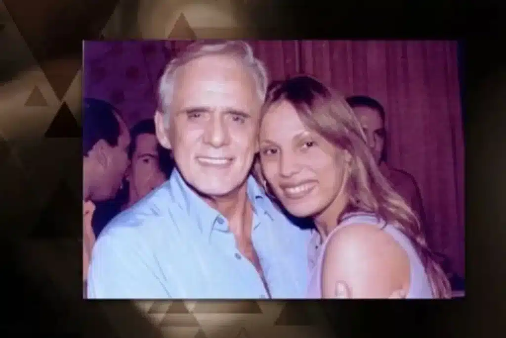 Francisco Cuoco com sua filha, a quem ele se refere como seu tesouro, celebrando um evento em família.