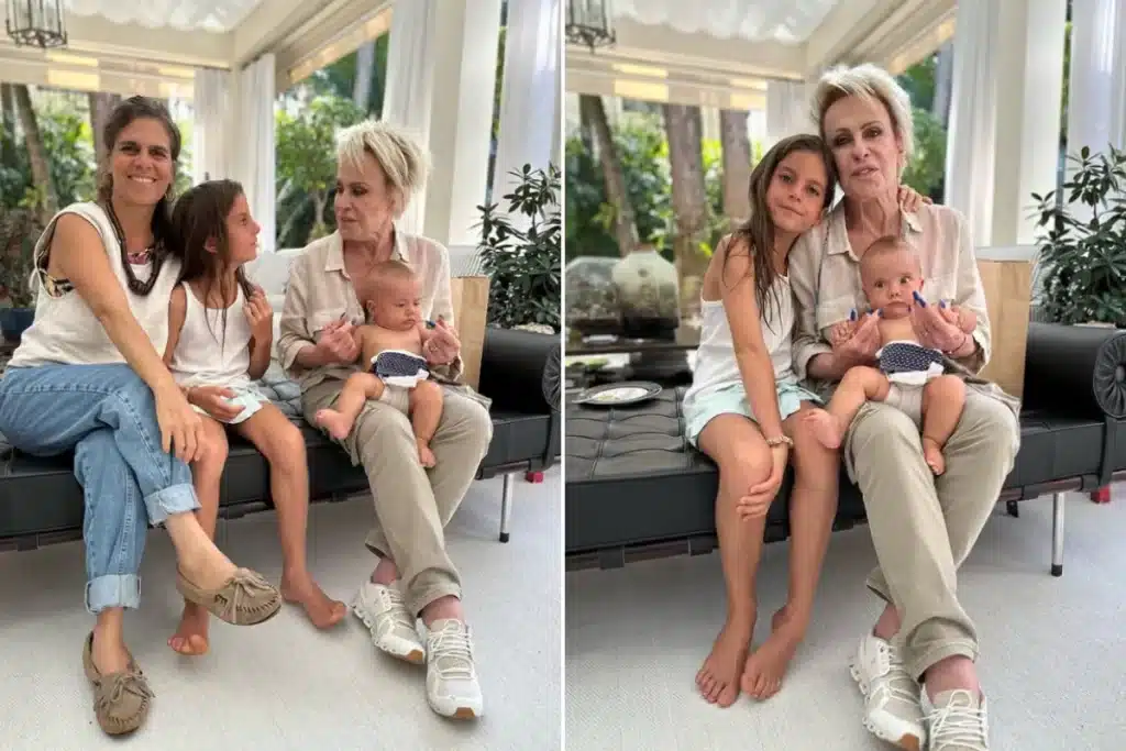 Três mulheres e duas crianças sentadas em um ambiente iluminado, com decoração clara e vista para plantas externas, sorrindo e interagindo em um momento familiar