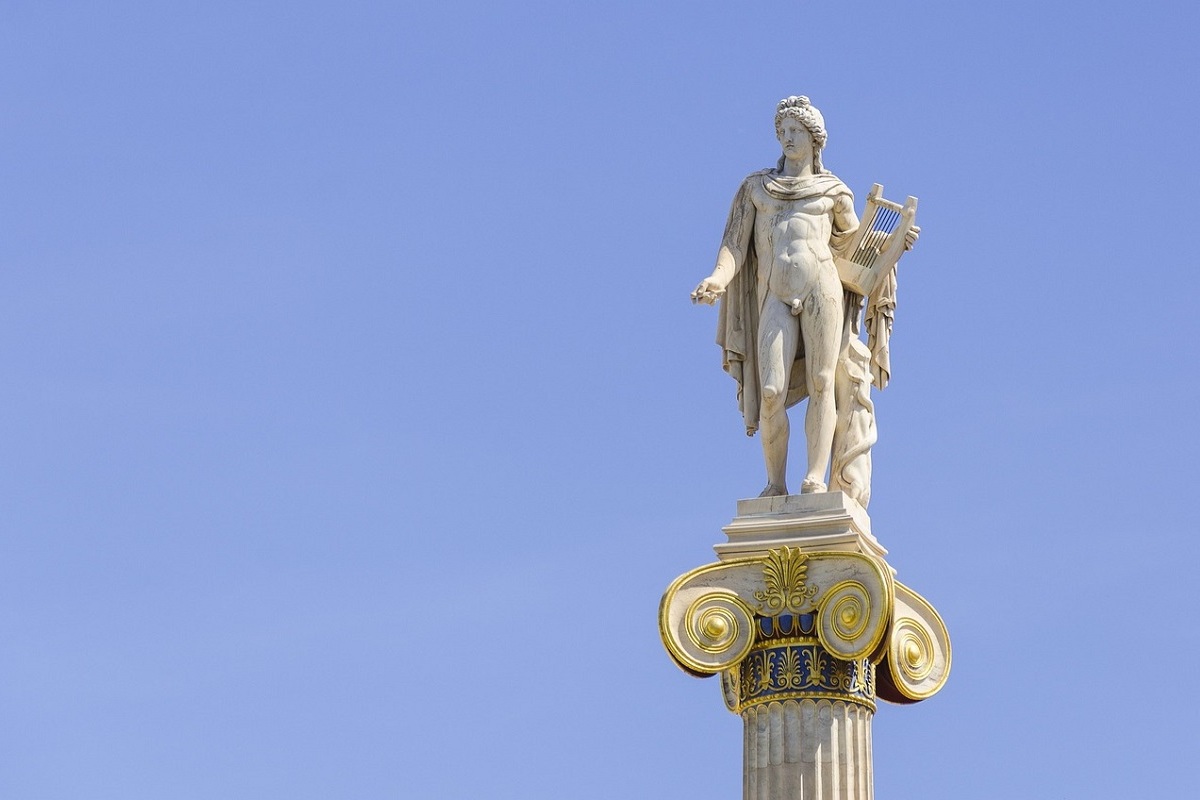 A imagem ilustra a estátua de Apolo, um dos filhos de Zeus