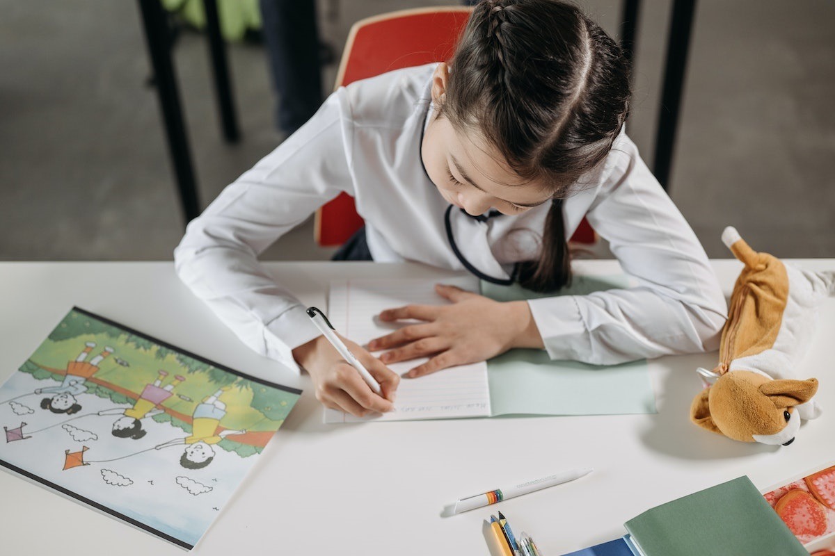 Atividades lúdicas de alfabetização: dicas de brincadeiras para o aprendizado