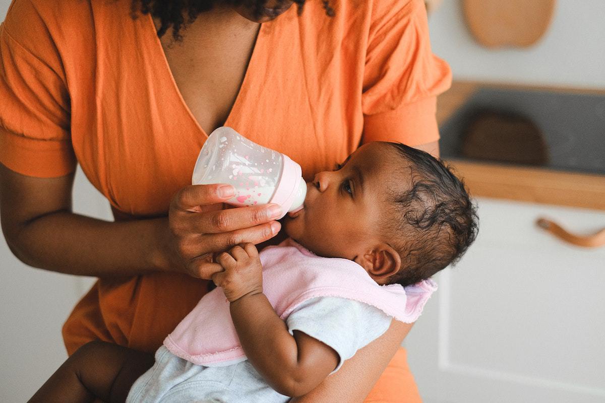 Intolerância alimentar em bebê: quais são os sintomas e como identificar?