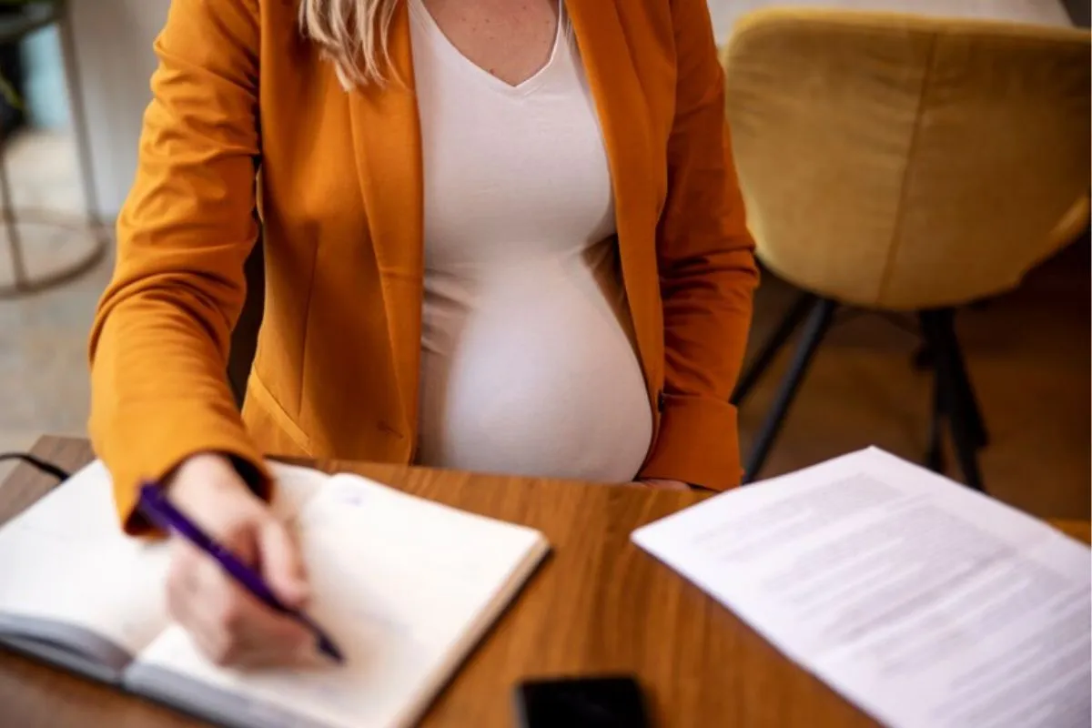 Como funciona a licença-maternidade e dicas para planejar o retorno ao trabalho