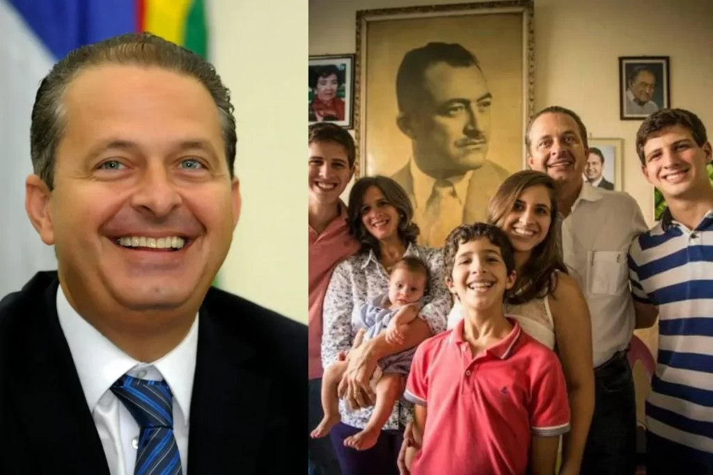 Imagem em collage lado a lado. À esquerda, um close-up do político Eduardo Campos sorrindo, vestindo terno e gravata listrada. À direita, um grande retrato de família de Renata Campos com seus cinco filhos (João, Maria Eduarda, Pedro, José e Miguel, o caçula, bebê no colo). Ao fundo, na parede, há uma pintura emoldurada de seu avô, o ex-governador Miguel Arraes. A foto de grupo celebra a união das gerações da família.