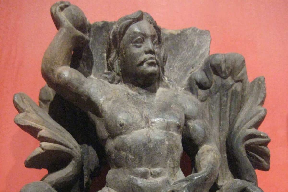 Escultura representando Tritão, filho de Poseidon