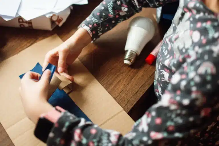 Brinquedos com material reciclado na educação infantil: como fazer em casa